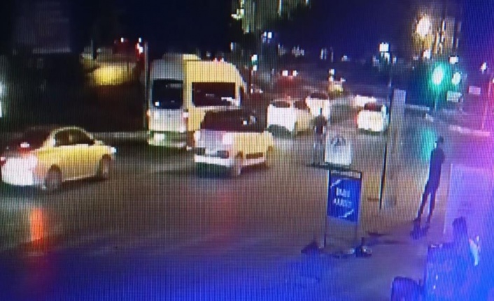 Çöp konteynerini yolun ortasına çekip, kaybolan cep telefonunu sürücülere sordu