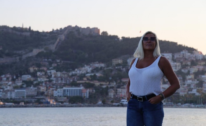 Danimarkalı sosyal medya fenomeni hemşire, tanıştığı taksici sayesinde Alanya aşığı oldu