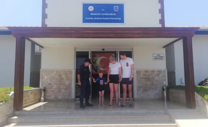 Kaybolan Danimarkalı çocuk ailesine teslim edildi