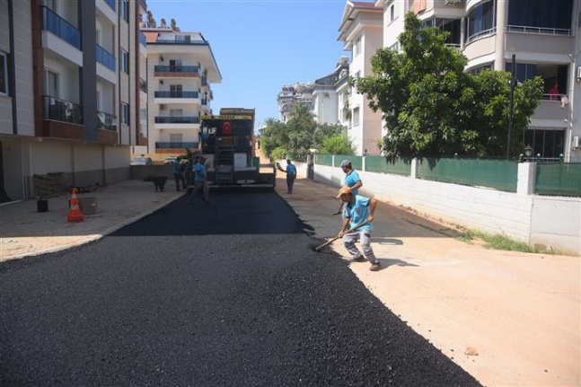 Merkezde sıcak asfalt atağı devam ediyor