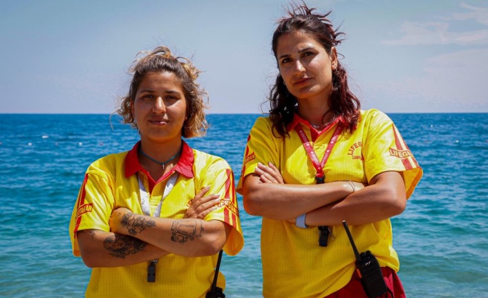 Onları gören, boğulma numarası yapıyor