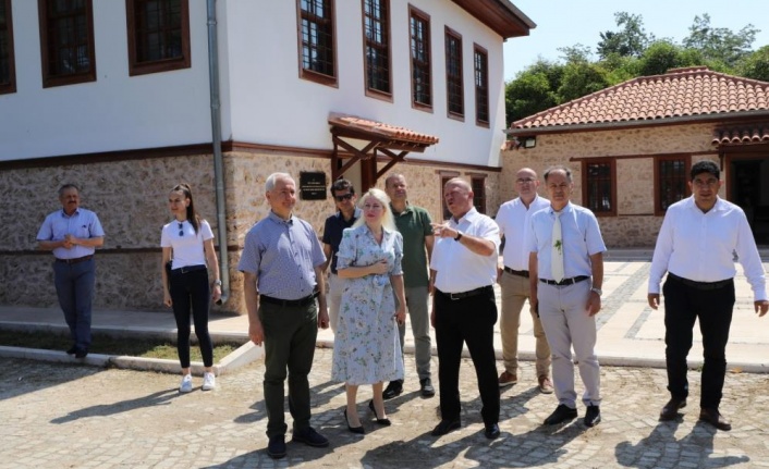 Rektör Özkan: "Üniversitemiz ve BATEM, araştırmalarıyla Antalya tarımına öncü olmaya devam ediyor"