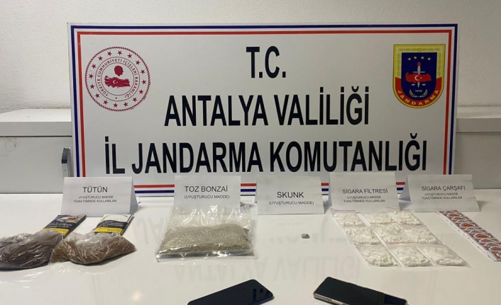 Üzerlerinde uyuşturucuyla yakalandılar