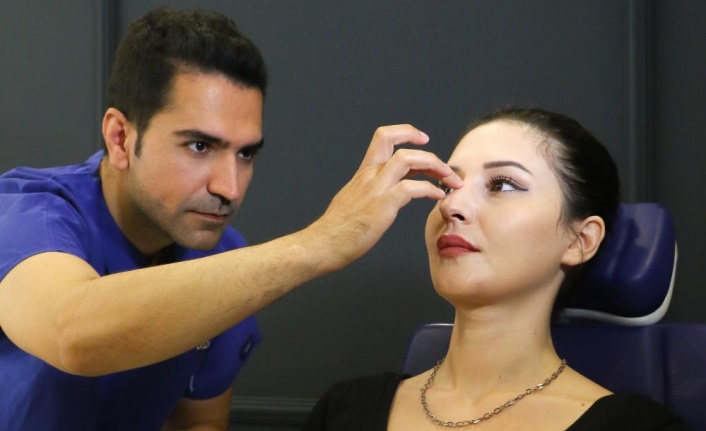 Yaz mevsiminde burun estetiği yaptırmak isteyenlere uzmanından uyarı