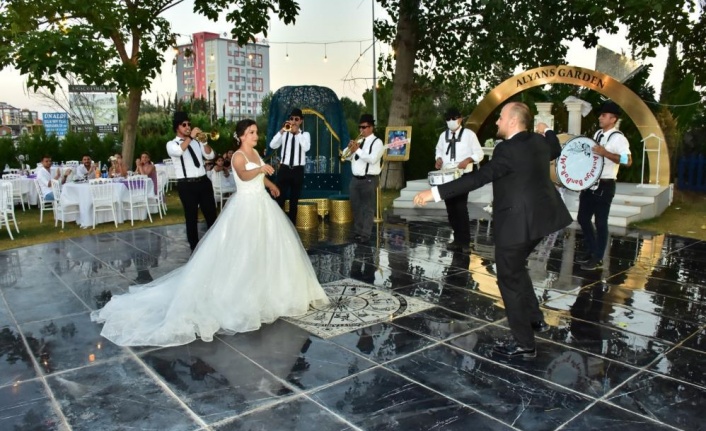 Yeni evli çiftin tüm hayalleri bir ‘tuşla’ yıkıldı