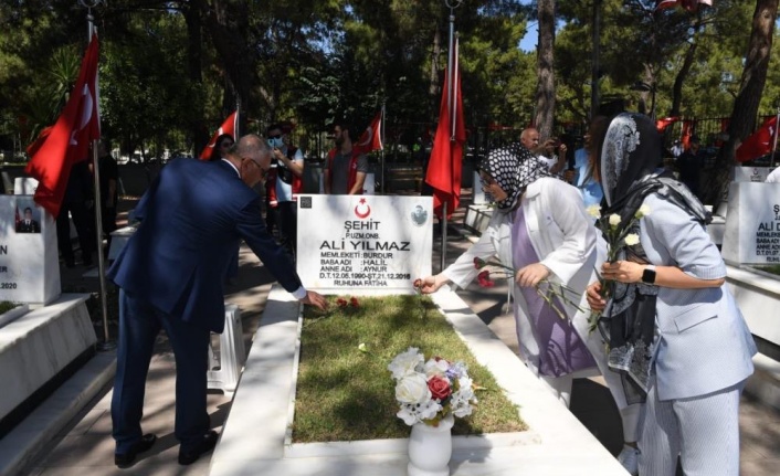 15 Temmuz şehitleri mezarları başında anıldı