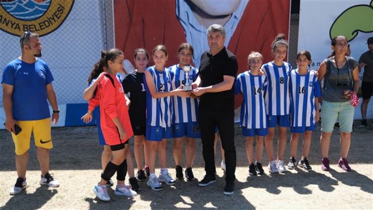 27. Ramazan Demirci Açık Alan Hentbol Turnuvası sona erdi