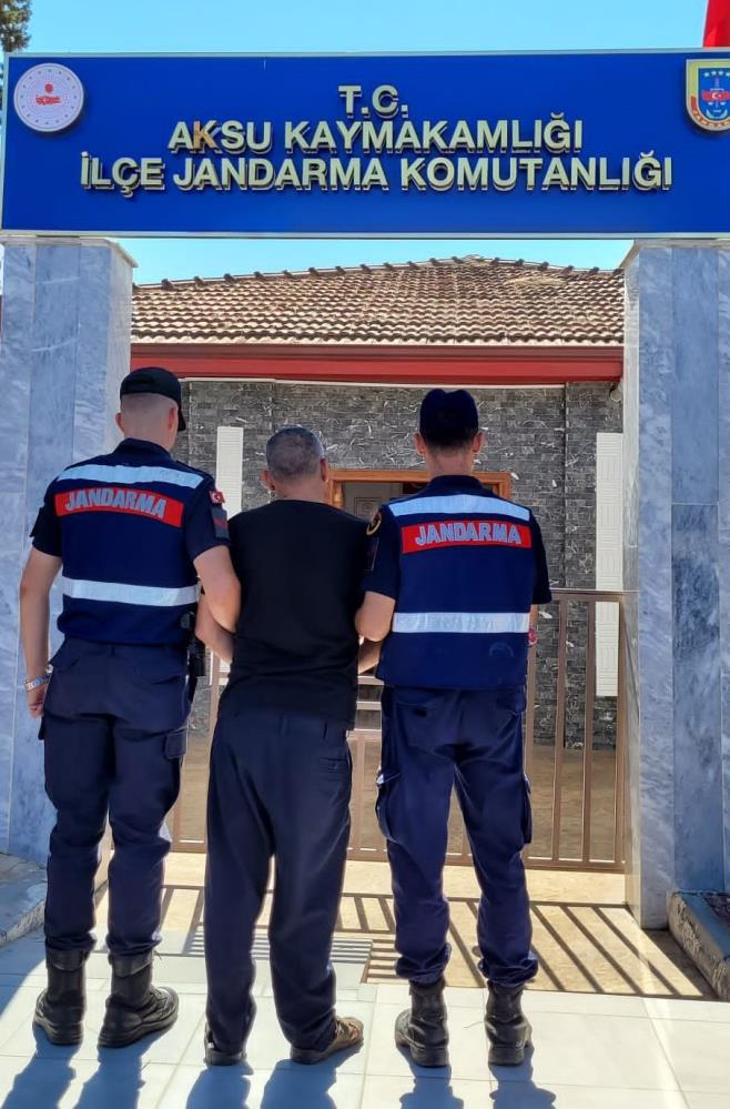 40 yıl hapis cezasıyla aranan firari sahte kimlikle yakalandı