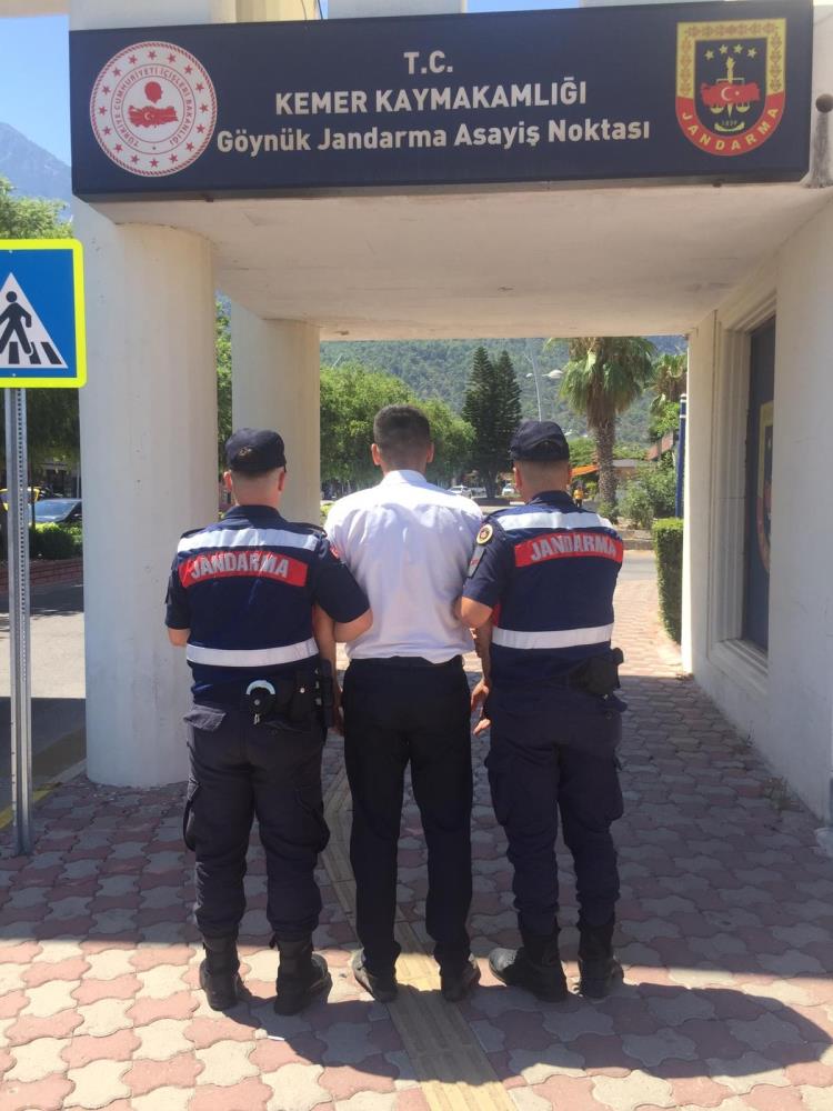 4 yıldır aranan firari suçlu jandarma operasyonuyla yakalandı