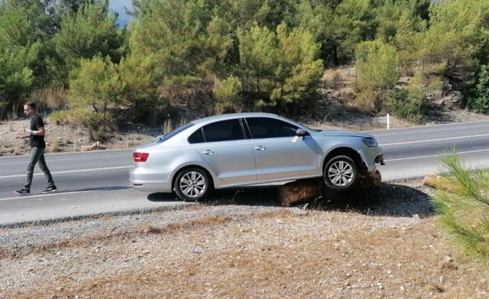 Alkollü sürücü tomruk kamyonuyla karayolunu savaş alanına çevirdi