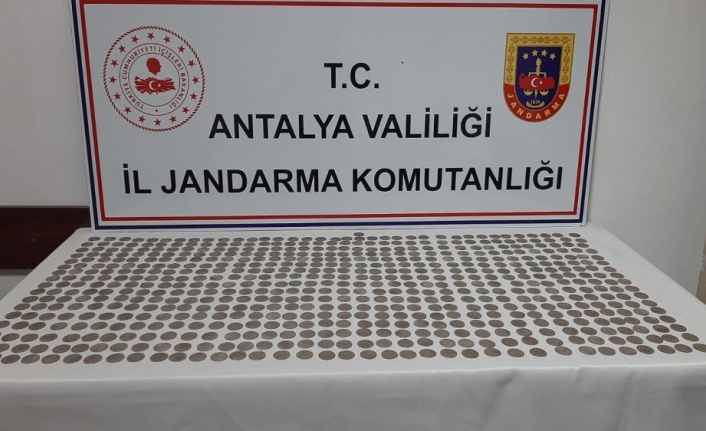 Antalya’da Roma dönemine ait 613 sikke ele geçirildi