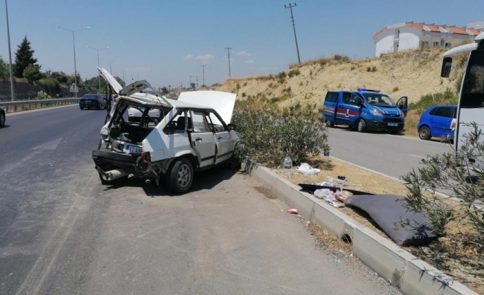 Arızalanarak park eden otomobile tur otobüsü arkadan çarptı: 4 yaralı