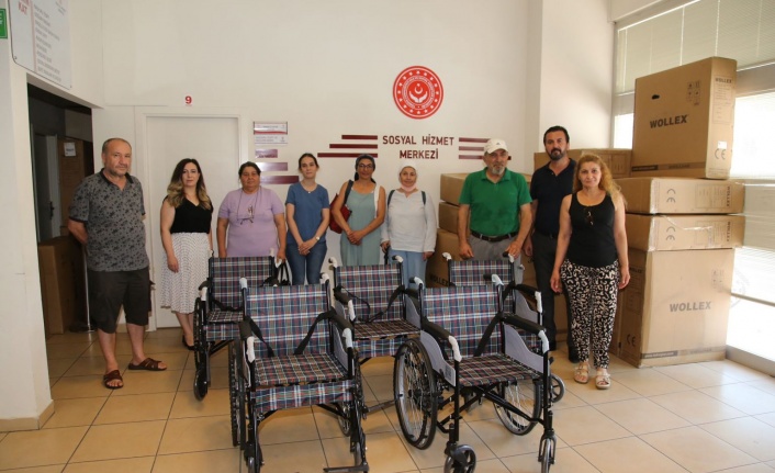 Başkan Şahin'den tekerlekli sandalye bağışı