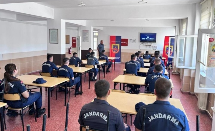 Cezaevinde görevli erlere KADES tanıtıldı