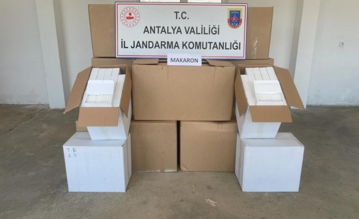 Gazipaşa'da durdurulan kamyonetin kasasında 850 bin adet kaçak makaron ele geçirildi