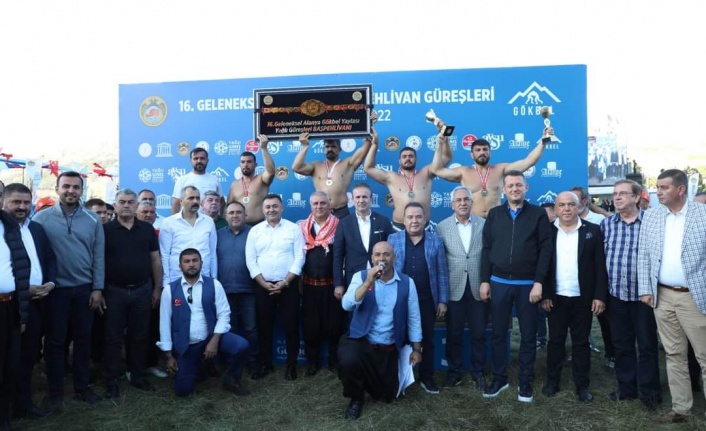 Gökbel'de başpehlivan Şimşek oldu