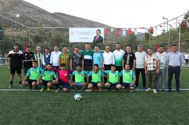 Güzelbağ Spor Alanı dostluk maçıyla açıldı