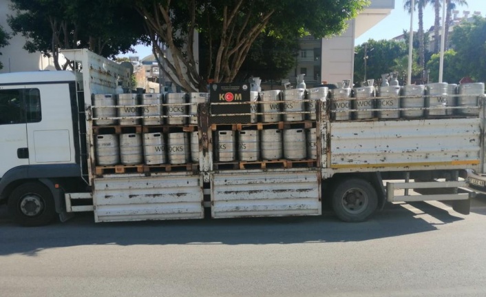 Kamyon dolusu 10 bin litre sahte içki ele geçirildi