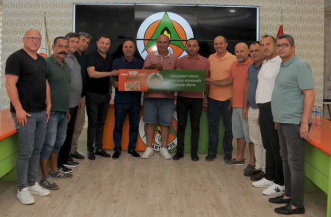 Klas Kankiler Grubu üyeleri Alanyaspor'dan 10 adet VIP kombine satın aldı