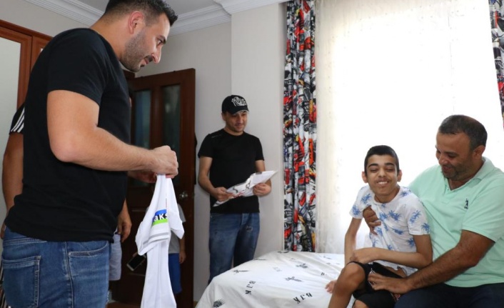 Ölümün “pençesi"ndeki Beşiktaşlı Burak’a Çarşı grubundan destek