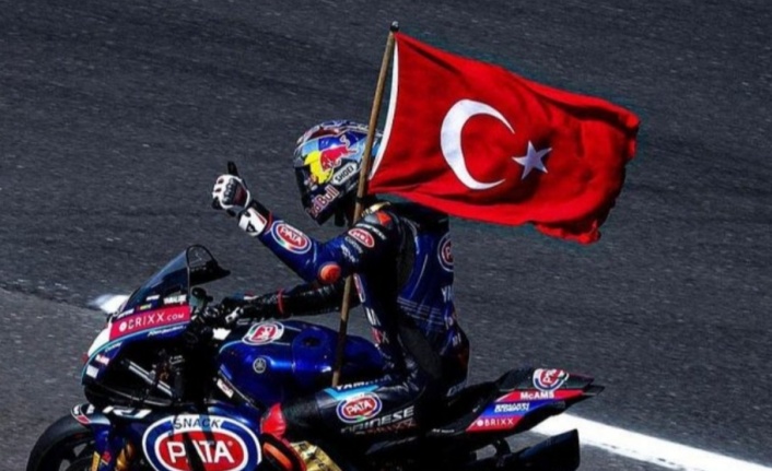 Toprak Razgatlıoğlu İngiltere'de tarih yazdı