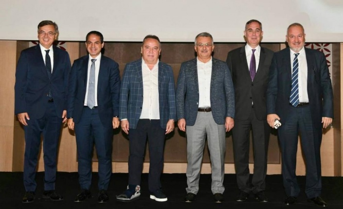 Vali Yazıcı: “ Şehrimizi hava yoluyla ziyaret eden turist sayısı 6 milyonu geçti.”