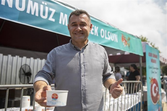 Alanya Belediyesi geleneksel aşure etkinliğini sürdürdü