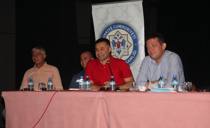 Alanya Mahalle Muhtarları toplantısı Kaymakam Ürkmezer başkanlığında yapıldı