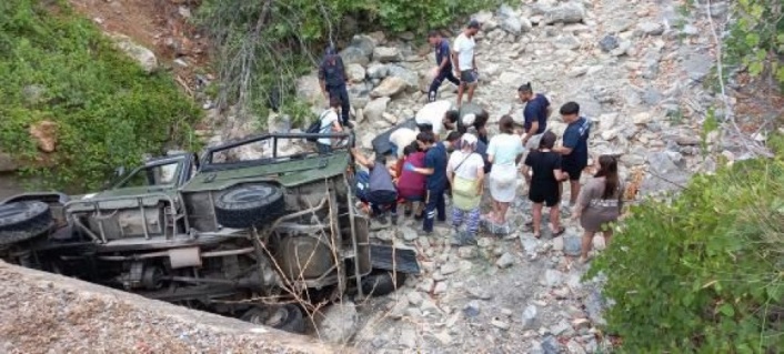 Alanya’da turistleri taşıyan safari cipi şarampole yuvarlandı: 7 yaralı