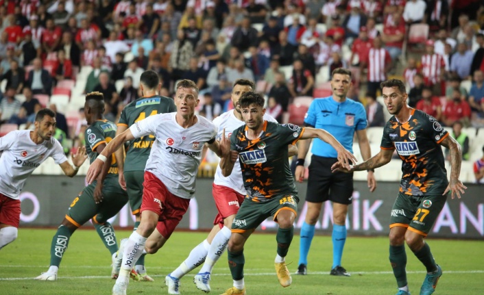 Alanyaspor Sivas'ta 1 puanı 90 da kurtardı