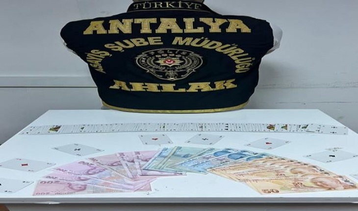 Antalya'da kumar operasyonu: 8 kişiye 14 bin 421 lira ceza