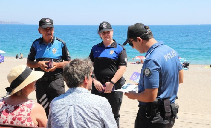 Antalya polisinden, sahilde boğulma ve güvenlik bilgilendirmesi