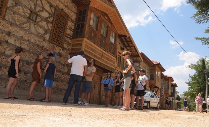 Antalya’nın düğmeli evlerine Avrupalı turist ilgisi