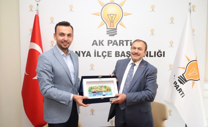 Bakan Eroğlu'ndan AK Parti Alanya'ya ziyaret