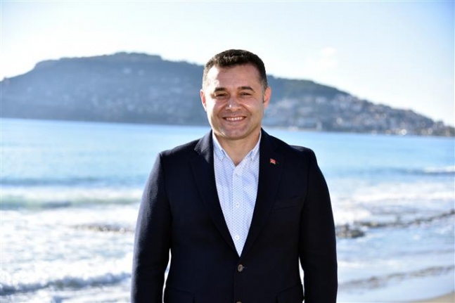 Başkan Yücel'den Ferhat Göçer konserine davet