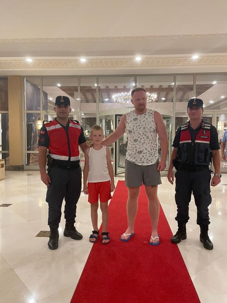 Kemer'de kaybolan 2 turist çocuk, jandarma ekiplerince bulundu