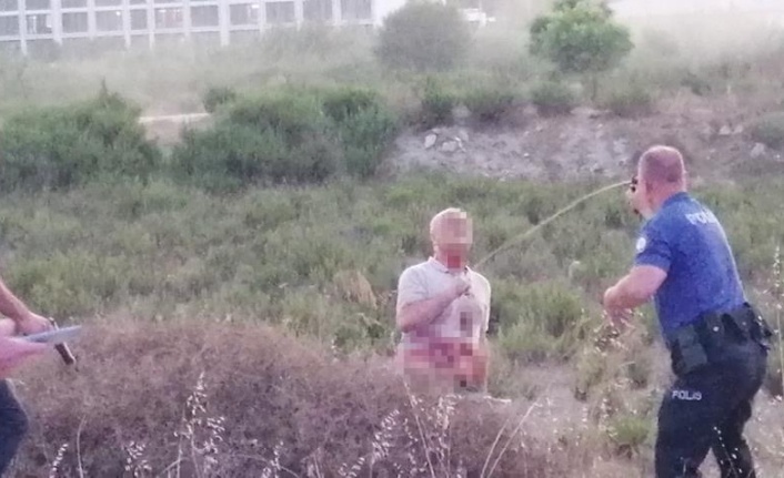 Önce beraber tatile geldiği kadını, sonra kendini bıçakladı