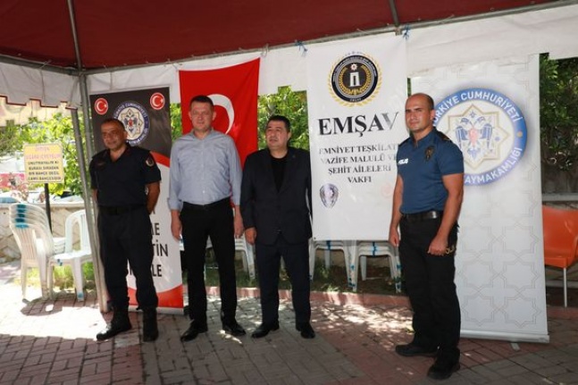 Şehitler hayrına aşure dağıtıldı