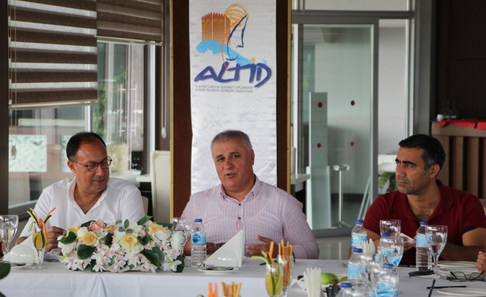 Turizmci aday sektör temsilcileri ile buluştu 