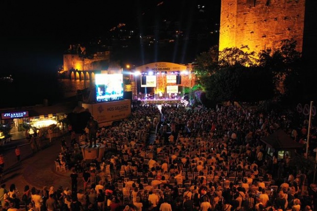 17. Alanya Caz Festivali muhteşem performanslarla başladı
