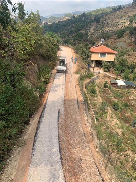 Alanya Belediyesi'nin kırsal mahallelerdeki asfalt çalışmaları devam ediyor