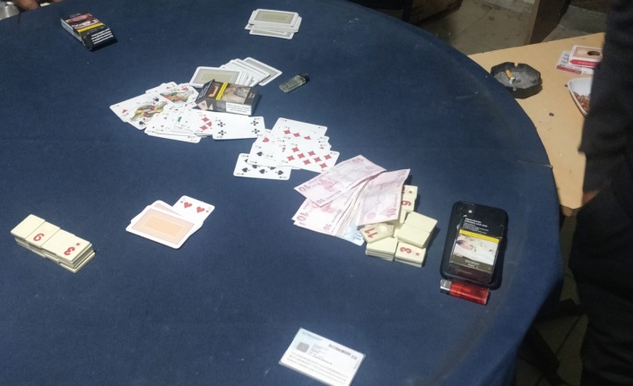 Alanya'da kumar oynayan 6 kişiye jandarmadan ceza