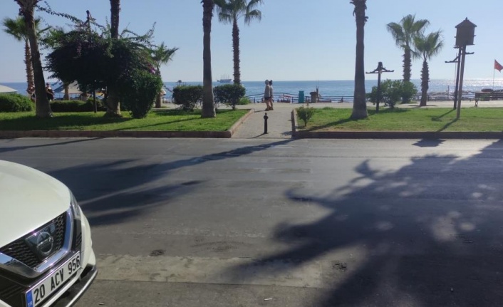 Alanya'da motosikletin çarptığı hamile anne ve karnındaki ikiz bebekler hayatını kaybetti