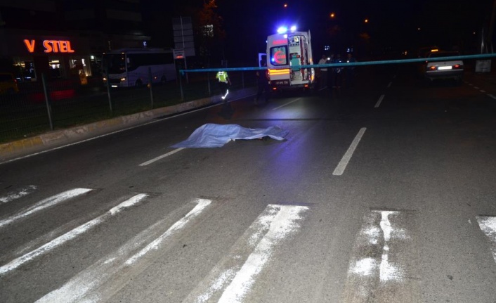 Antalya'da cinayet gibi kaza: Darp edilip yola bırakılan gencin üzerinden ticari taksi geçti
