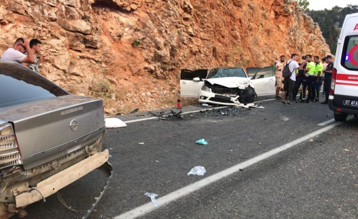 Antalya’da zincirleme trafik kazası: 4 yaralı