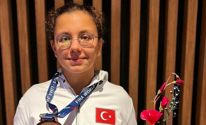 Antalyasporlu genç kulaçtan, Dünya üçüncülüğü