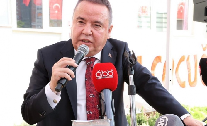 Başkan Böcek yeni eğitim öğretim yılını öğrencilerle birlikte karşıladı