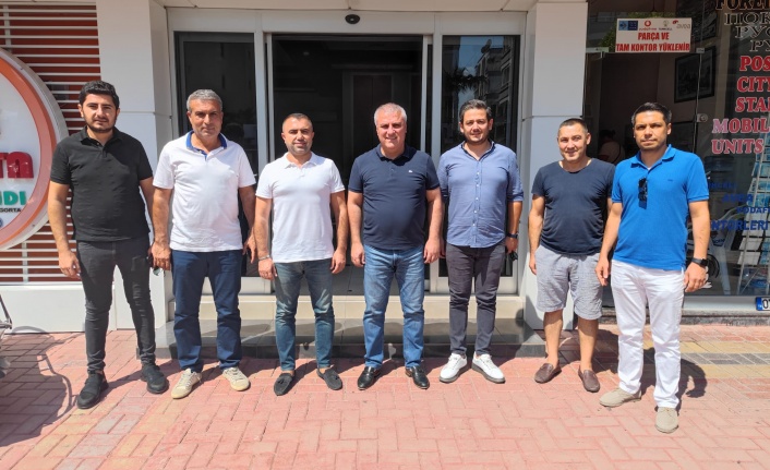 Erdem’in ekibi göz kamaştırıyor