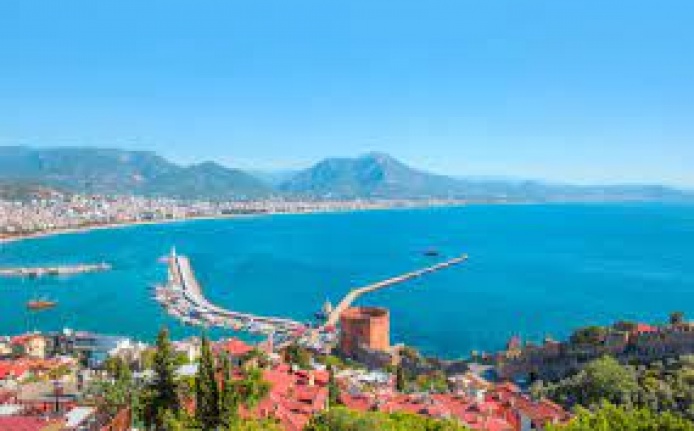 Hollandalı turistler Alanya’dan memnun
