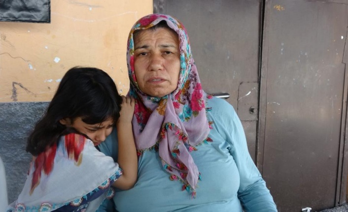 Kafası taşla ezilerek öldürülen kadının küçük kızı gözyaşlarını tutamadı